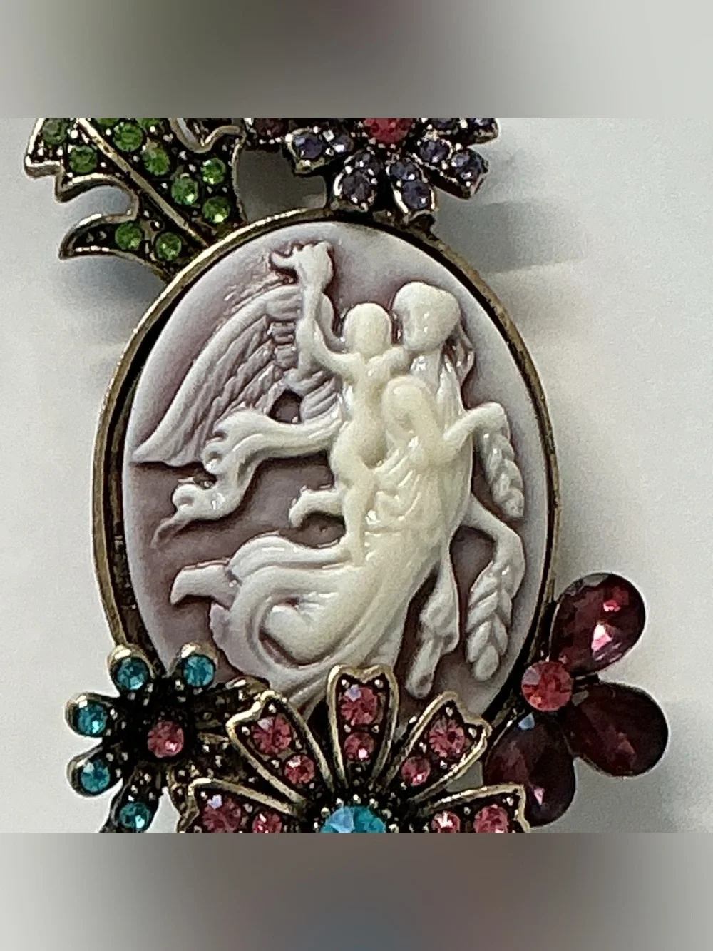 In box big Vintage -Inspired Pink Cameo Floral Brooch - Unbranded